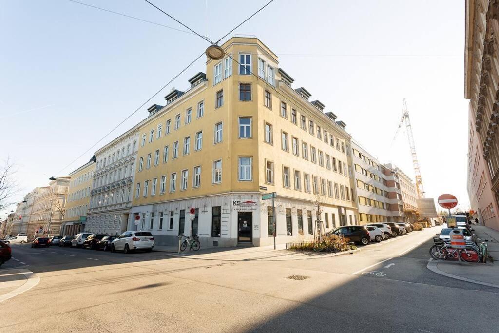 Urban Capsule Apartment - Near Mariahilfer Strasse Відень Екстер'єр фото